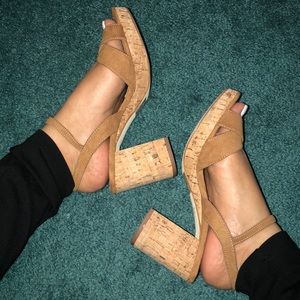 Chunky sandal heels Size: 8